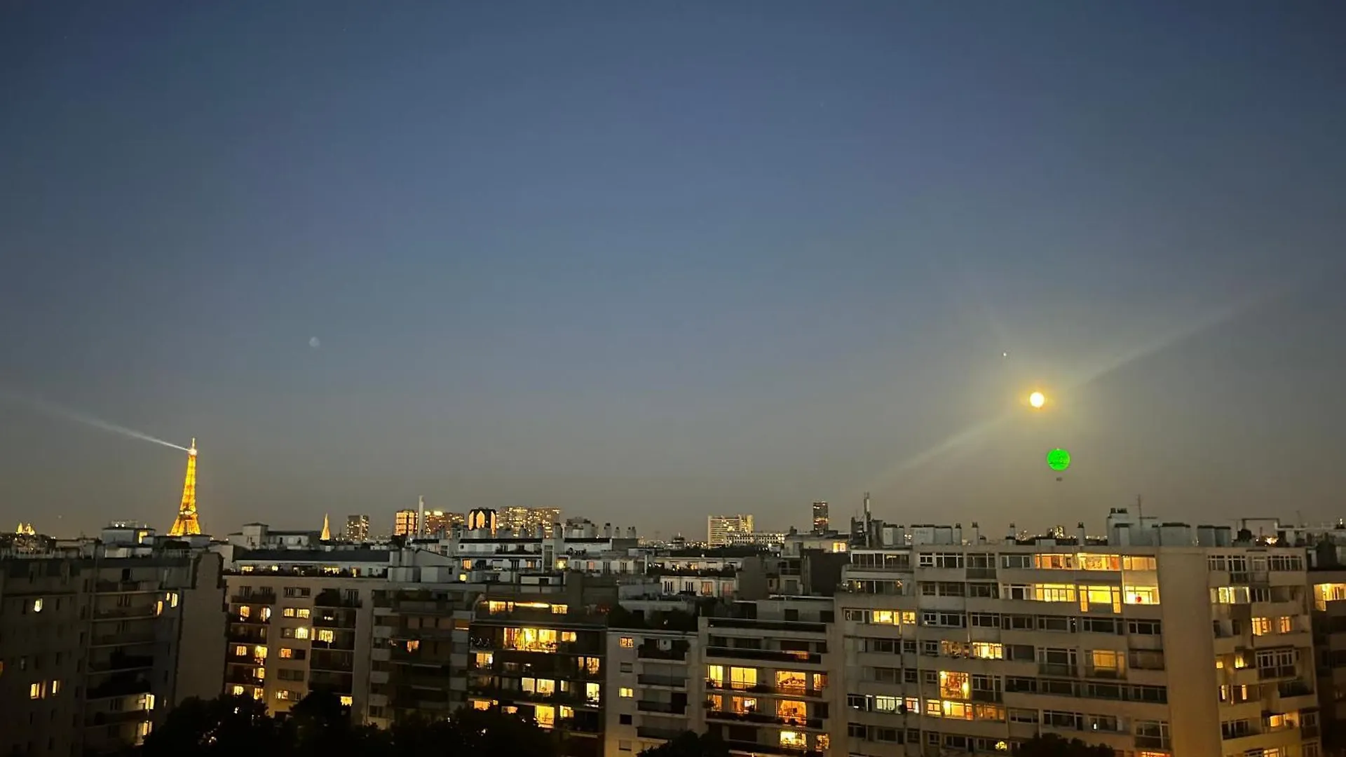 Rooftop Eiffel Tower - Full Ac Apartment *