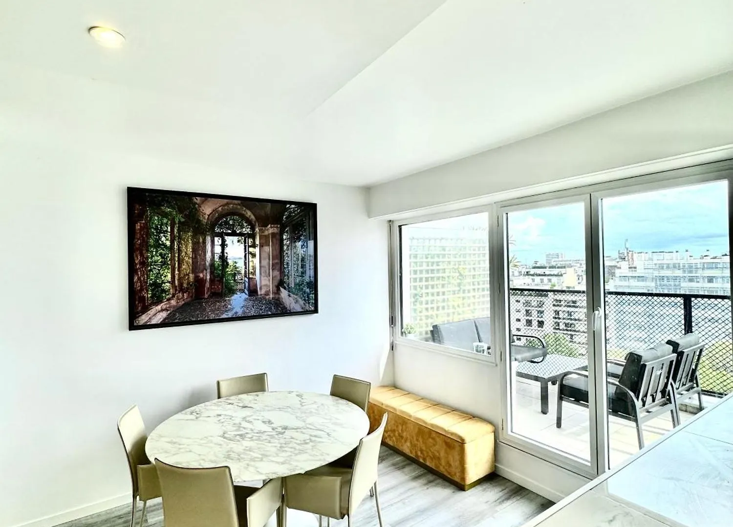 Rooftop Eiffel Tower - Full Ac Apartment *